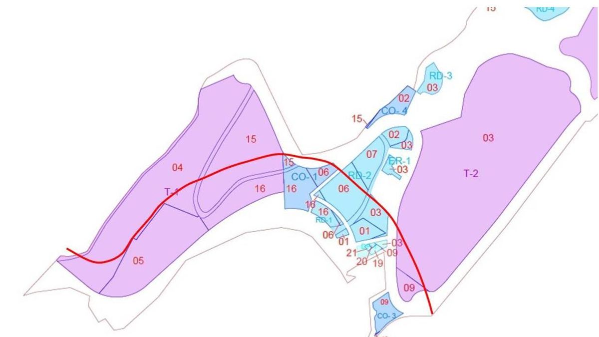 In violet, plots with tourist-residential use (T2, T1); in blue, plots intended for leisure facilities (C01, RD-2, RD-1); in red, coastline protection servitude line.