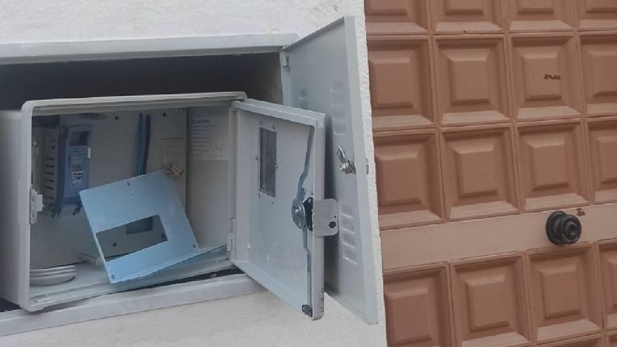 Denuncian que los despachos de la oposición en el Ayuntamiento de Benamejí llevan sin suministro eléctrico desde noviembre