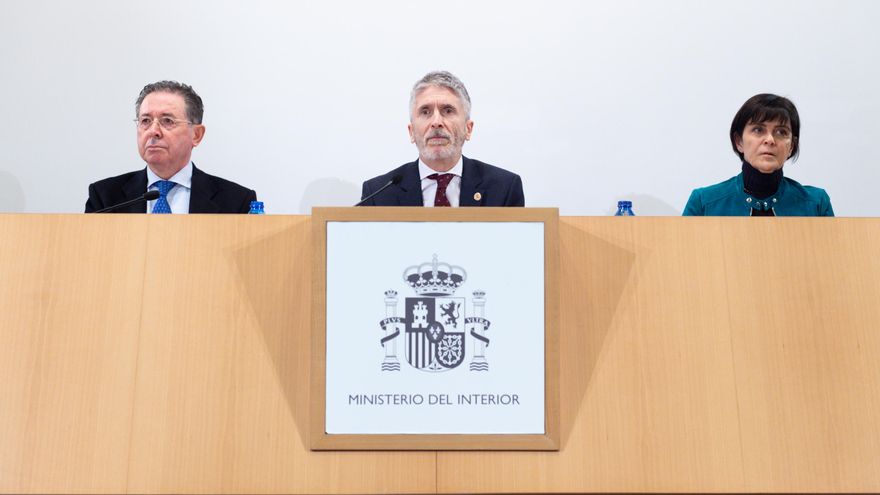El director general de Coordinación y Estudios de la Secretaría de Estado de Seguridad, José Antonio Rodríguez; el ministro del Interior, Fernando Grande-Marlaska, y la responsable del Área de Violencia de Género, Estudios y Formación, María Jesús Cantos.