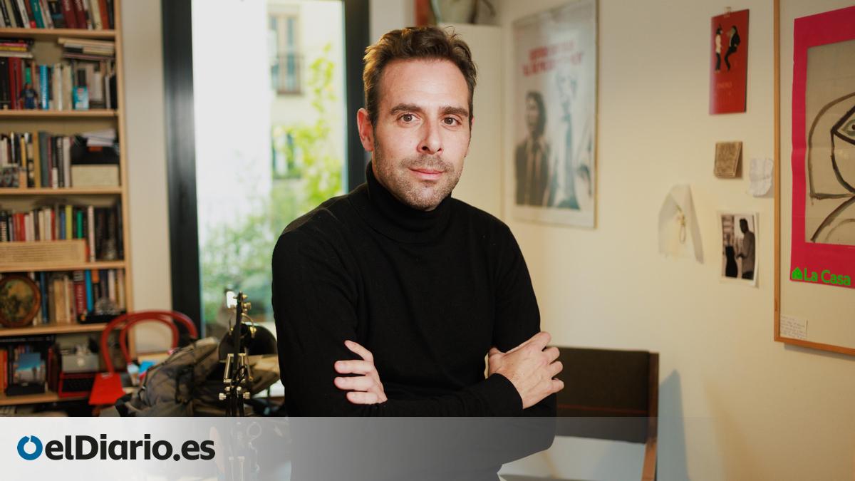 David López Canales: "La vida de Juan Carlos I es un thriller escandaloso de traiciones y personajes turbios"