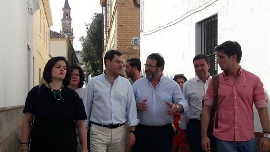 La dimisión de dos miembros del comité organizador eleva aún más la tensión en el congreso del PP de Sevilla