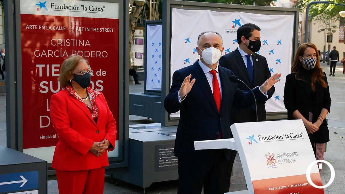 Las autoridades inauguran la exposición de Cristina García Rodero en el Bulevar de Gran Capitán