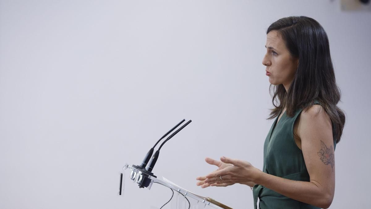 La líder de Podemos, Ione Belarra, en una rueda de prensa en el Congreso de los Diputados. EFE/ Javier Lizón