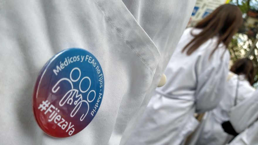 Chapa reivindicativa de los médicos en la protesta