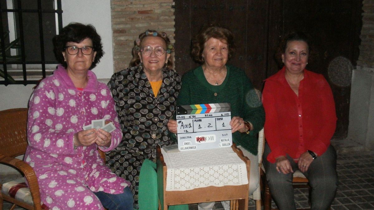 Vecinas de Bolaños de Calatrava que protagonizan el inicio del corto 'KillJOTE', dirigido por su paisano Ángel Villahermosa
