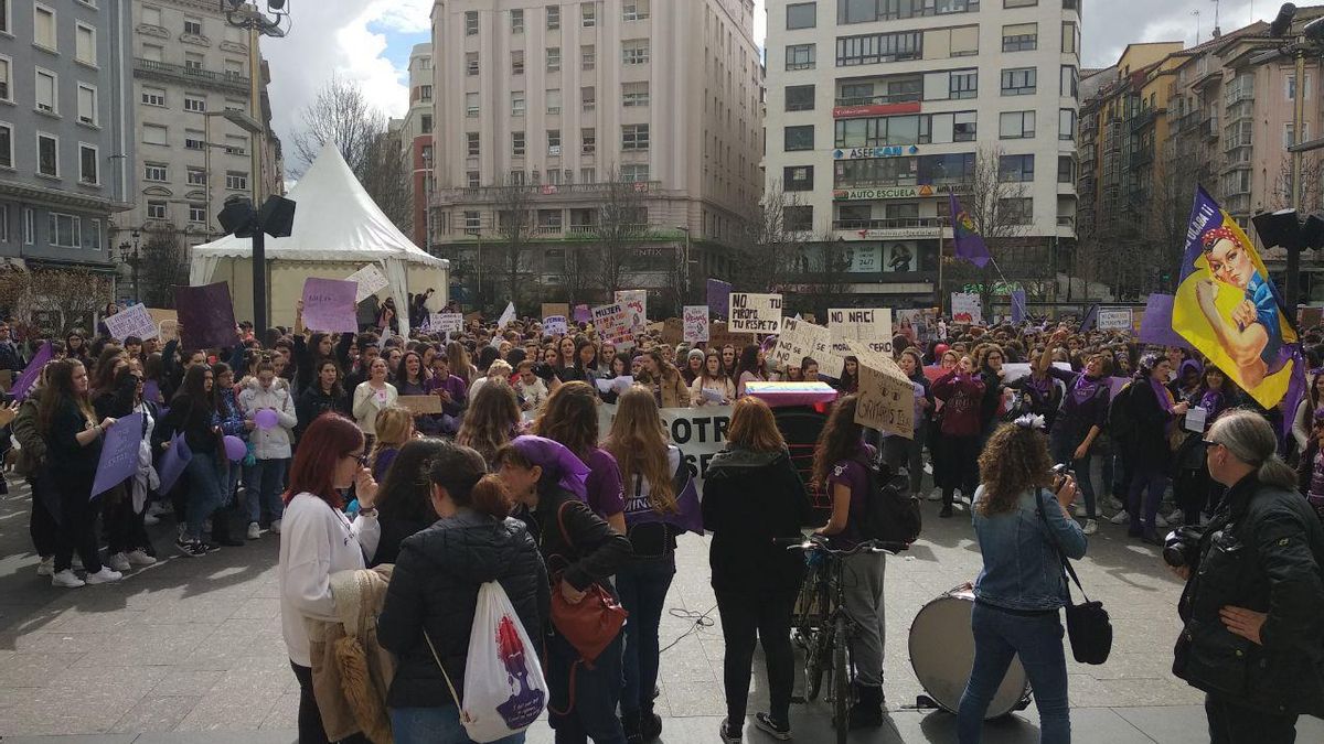 Concentración del 8M en la Plaza del Ayuntamiento Santander. | R.A.