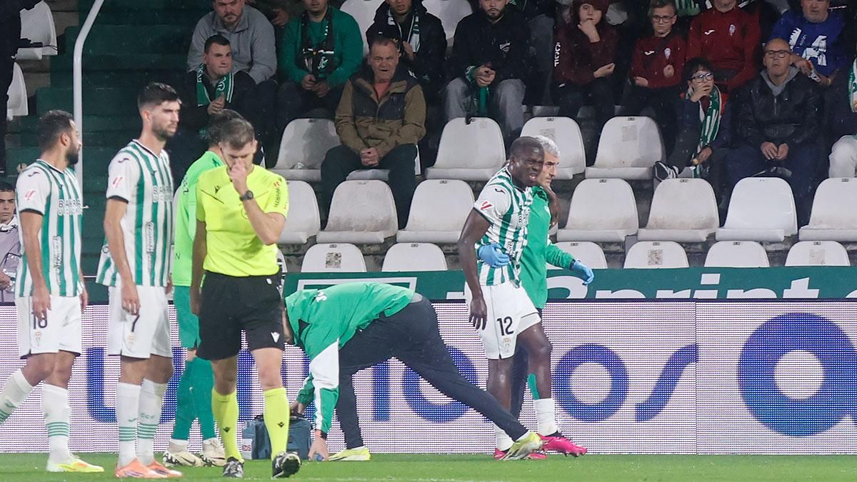 Un repaso que asusta: las lesiones en defensa impiden cualquier tipo de continuidad en el Córdoba CF