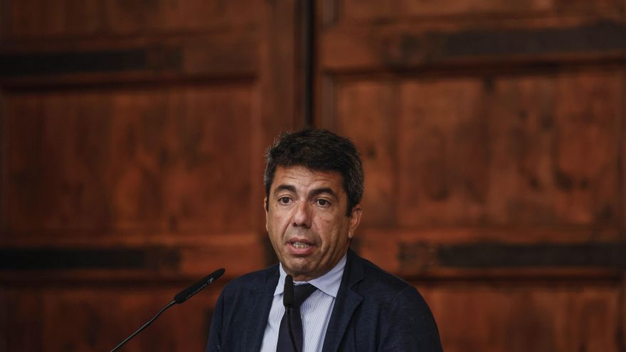 El president de la Generalitat, Carlos Mazón, interviene durante la presentación de la nueva carpeta ciudadana del Plan Simplifica de la Generalitat, en el Palau de la Generalitat