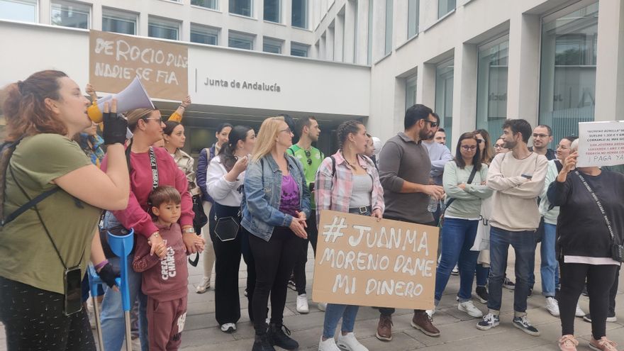 "Es un maltrato a la juventud andaluza": el grito "desesperado" de los jóvenes que aún esperan el bono alquiler de la Junta