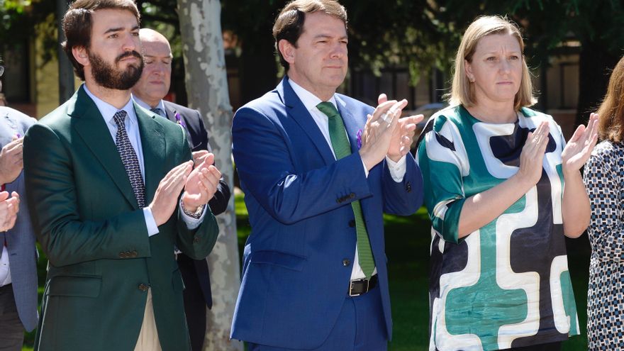 Dos consejeras de Mañueco se niegan a aplicar los recortes al Diálogo Social que impone Vox en Castilla y León