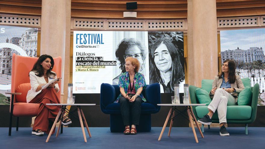 Natalia Chientaroli, Margarita del Val y María Blasco protagonizan la charla 'La ciencia al rescate del mundo'.