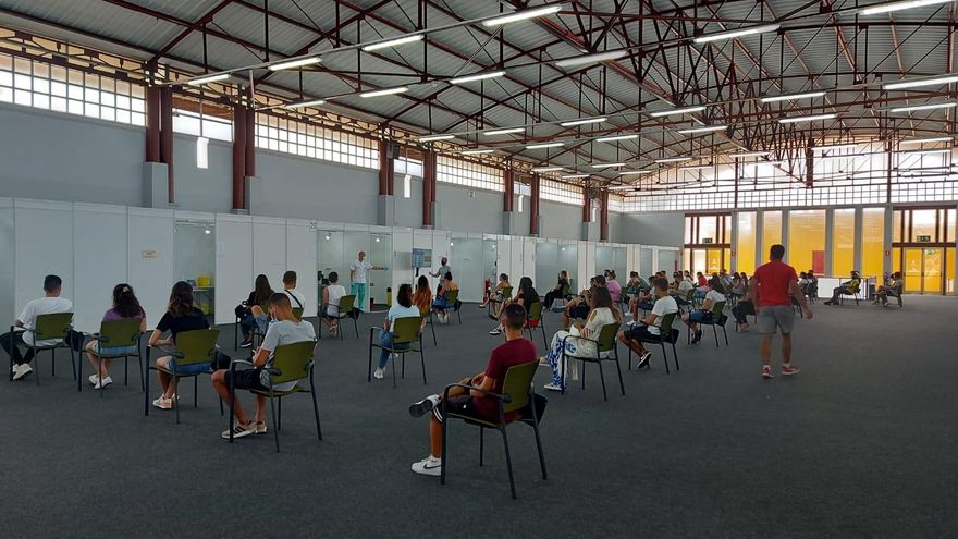 Vacunación a mayores de 18 años en Infecar, Gran Canaria
