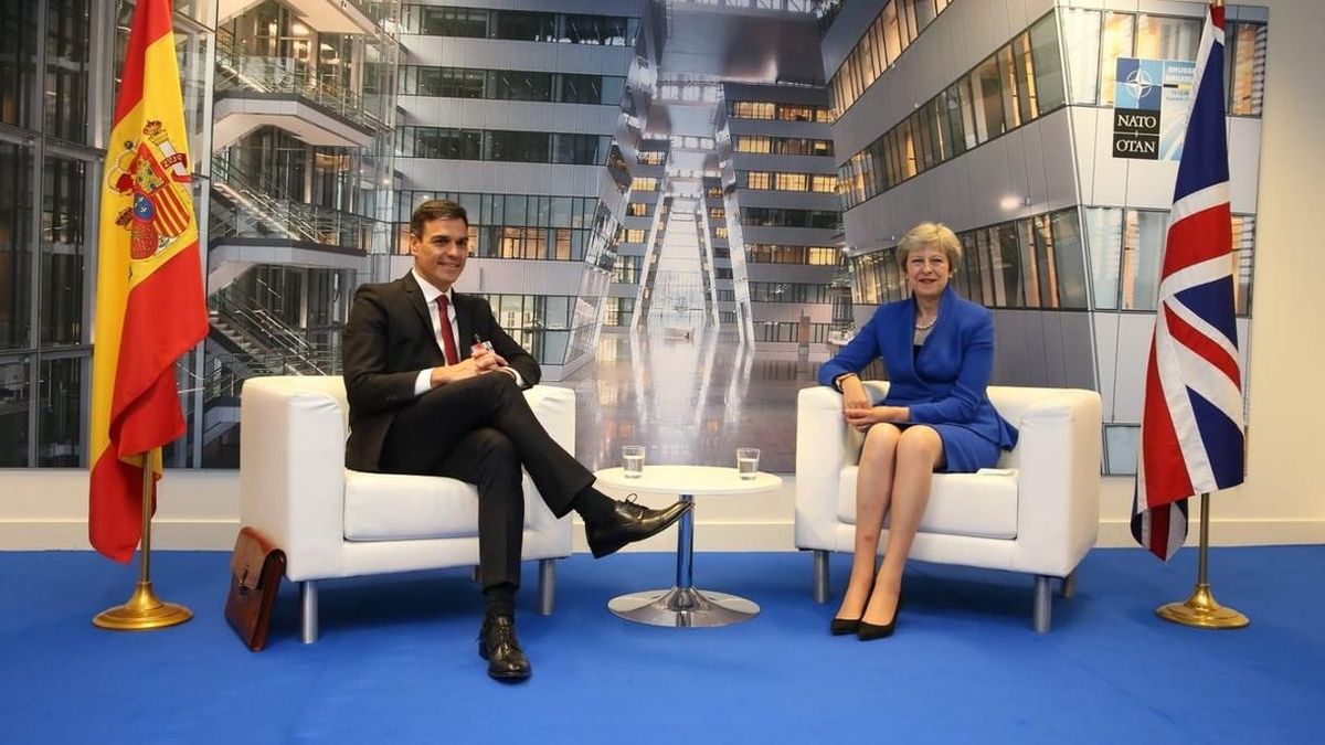May pidió a Sánchez apoyo ante su fragilidad política, pero el español exige cambiar acuerdo por Gibraltar