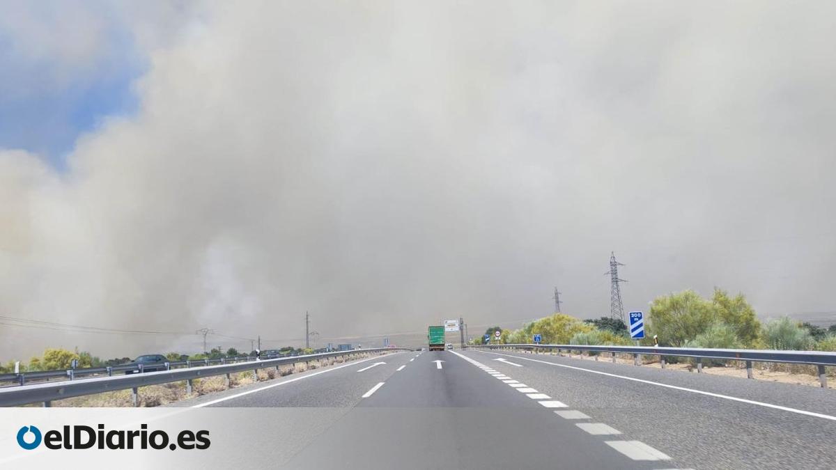 Desalojada una urbanización por un incendio sin control en terrenos de la Academia de Infantería de Toledo