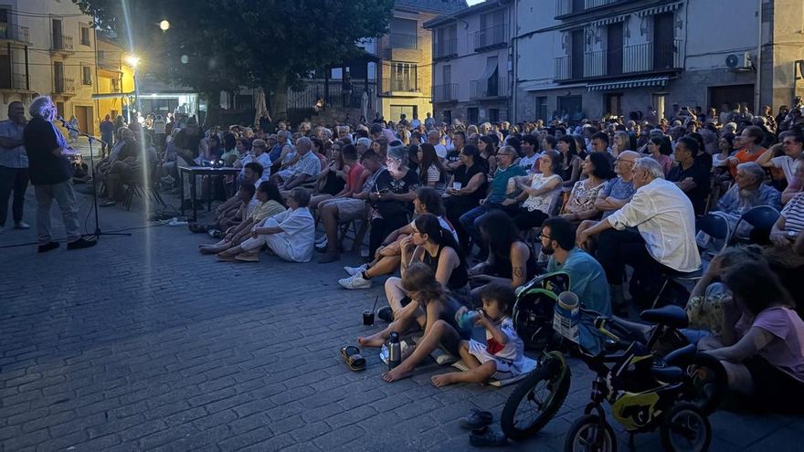 La memoria que brotó del alcalde fusilado en el 36: 'La Flor del Almendro' se estrena en la plaza de Alcanadre