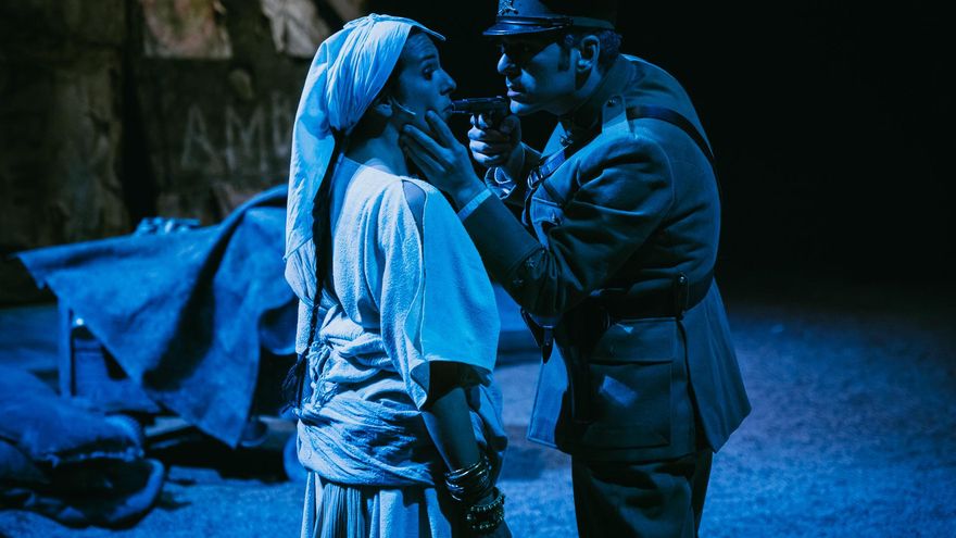 Escenas de la representación de 'Rif (de piojos y gas mostaza)'