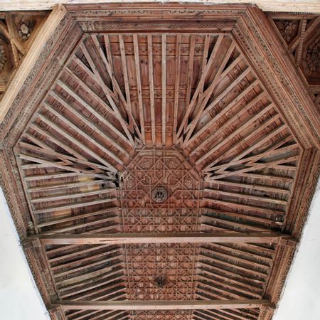 Artesonado mudéjar que va a restaurarse.