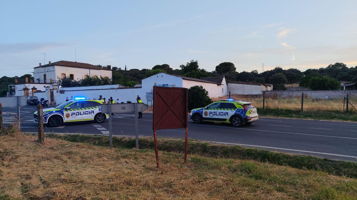 La carretera CO 3405 cortada tras el incendio en la Sierra de Córdoba