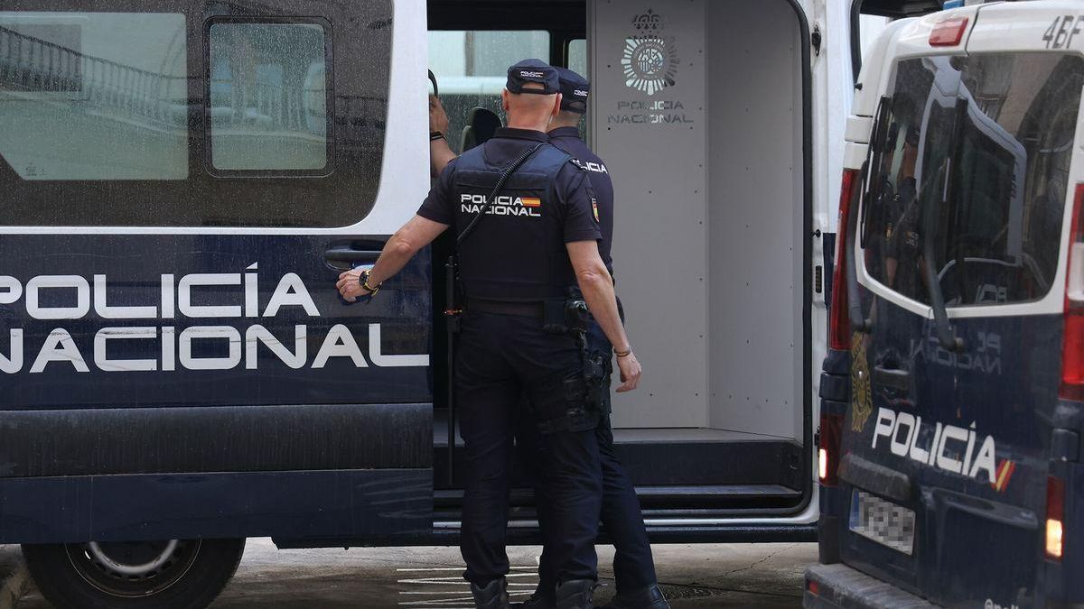 Nuevo incidente con la Policía en Lavapiés: "A mi hijo de 10 años le han dicho que se lo llevan detenido"