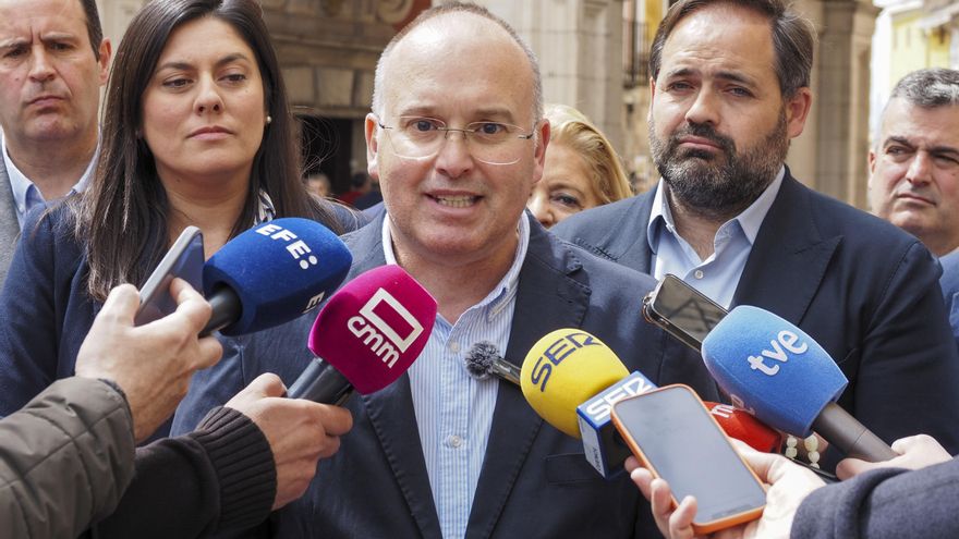 PP lamenta que los usuarios del tren sufran el error de poner "a un tuitero" en el Ministerio