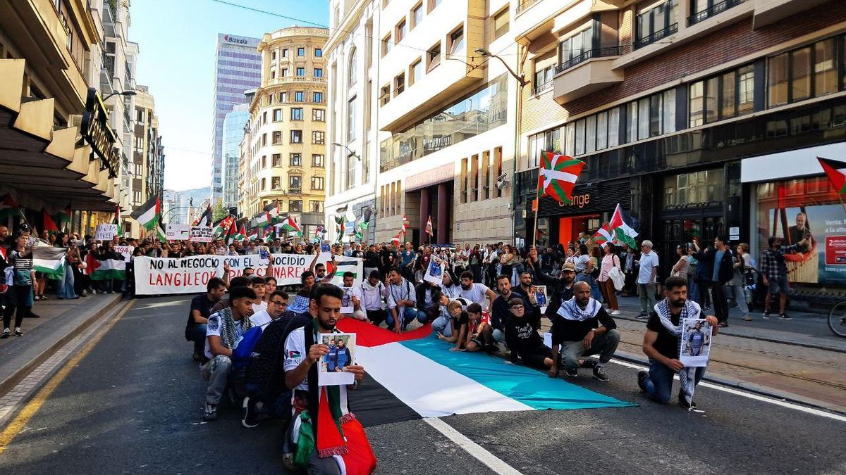 Manifestantes en Bilbao en apoyo a Palestina y contra el "negocio" de Israel