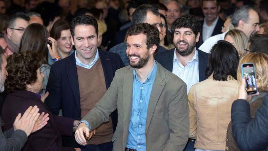 López Miras respalda a Casado y a Egea pero no descarta "la honorabilidad" de Ayuso