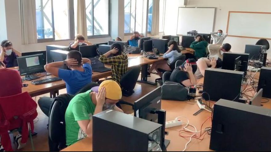 Alumnado de la Escuela de Arte y Superior de Diseño Gran Canaria con problemas de ruido en clase por la proximidad a la GC-1.