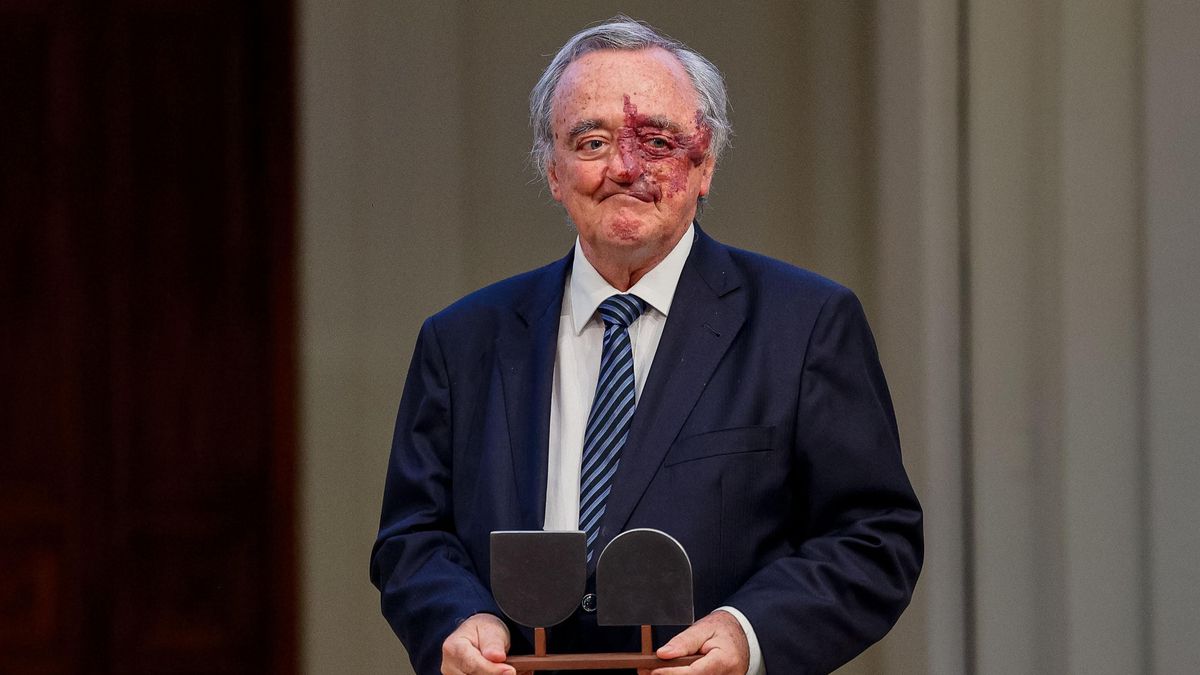En la imagen de archivo, el bioquímico Mariano Barbacid tras recibir uno de los galardones entregados en la IV edición de los Premios Valor Añadido en la Fundación BBVA, en Madrid. EFE / Daniel González.