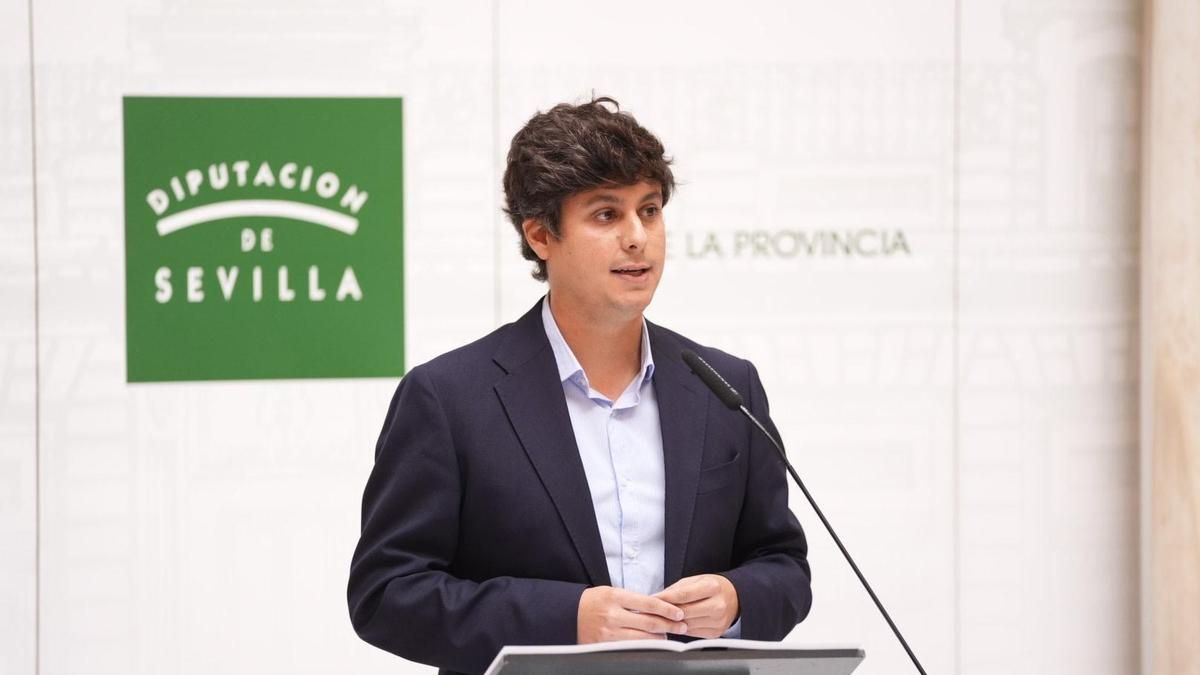 Casimiro Fernández: "La Junta y el Ayuntamiento de Sevilla deben pasar a los hechos y a la acción con la fosa Monumento"