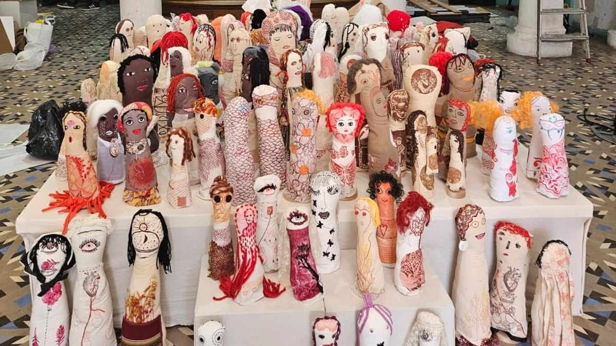 La instalación con muñecas, creada por el grupo "Ser manada", puede verse en el Parque Avellaneda.