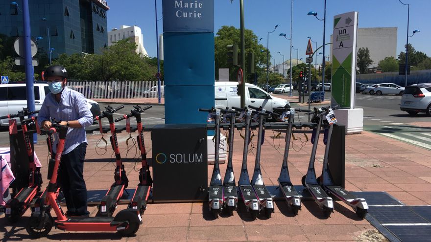 El alquiler ordenado de patinetes arranca en Sevilla con una advertencia: "Hay que respetar las aceras"