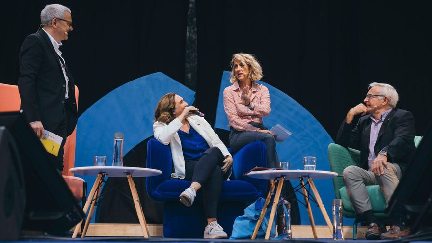 Maria Juan dialoga con Ada Colau, Joan Ribó y Adolf Beltran.