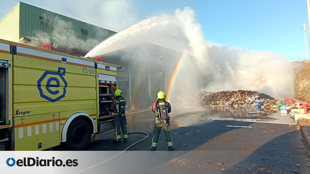 Presencia de material inflamable entre los restos de poda: primeras hipótesis sobre el incendio en el vertedero de Juan Grande