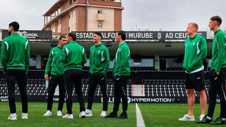 Jugadores del Córdoba CF en el Alfonso Murube.