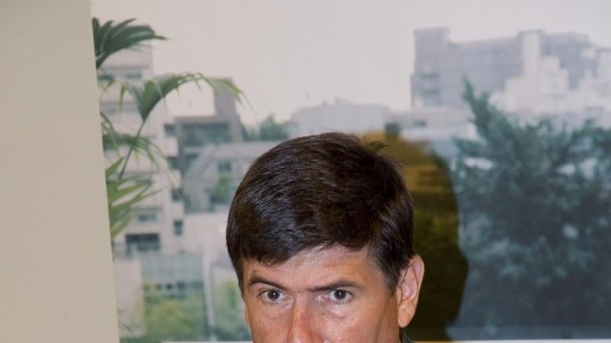 Pimentel afirma que el Gobierno de Rajoy sería "débil" si "temblara" por las críticas de Aznar