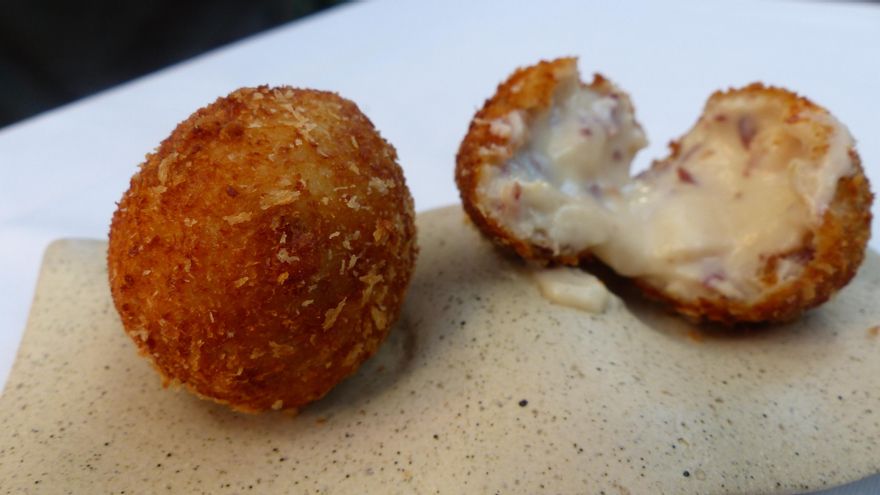 José Manuel Gallego de ‘La Clandestina’ lleva a Madrid Fusión una croqueta hecha de recuerdos y leche de oveja manchega