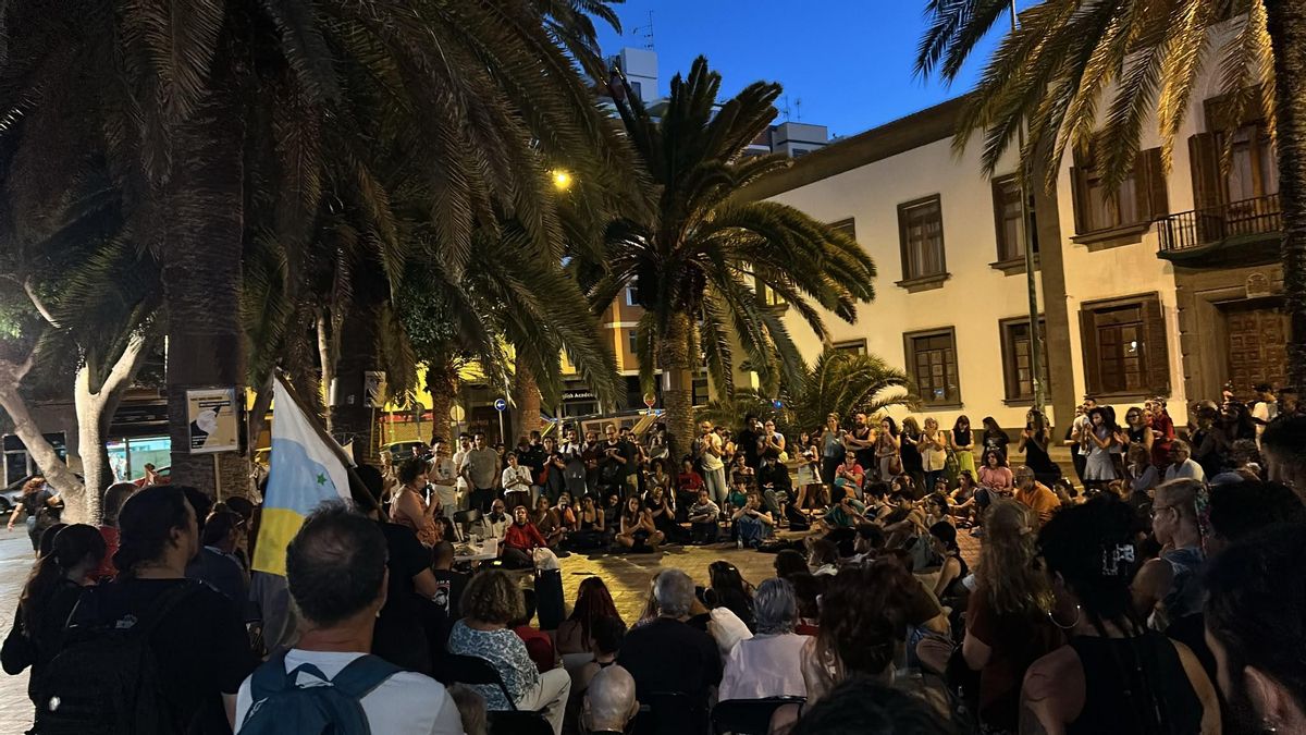 Asamblea abierta en la plaza de la Feria. Las Palmas de Gran Canaria.