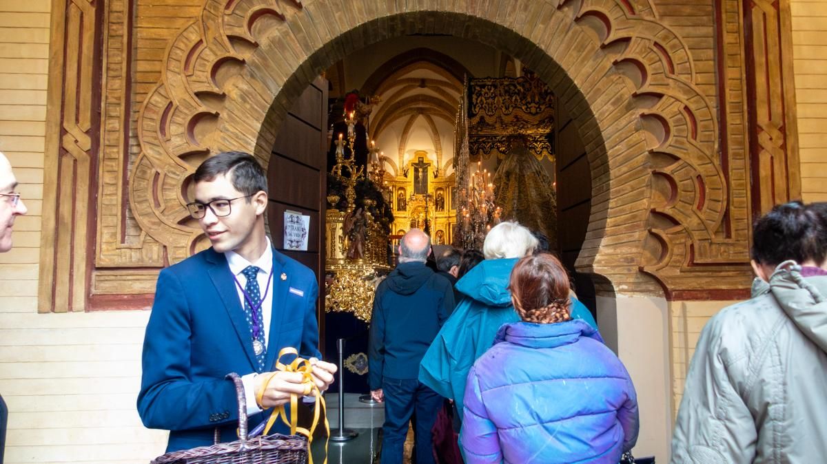 Visitando la Hermandad de la Exaltación en su templo de Santa Catalina