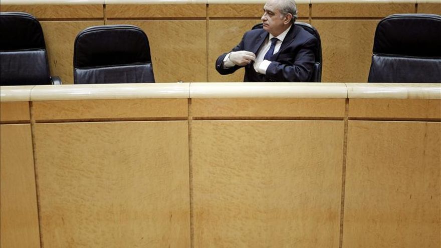 El ministro de Interior se remite al CNI sobre los vínculos de Corinna en España
