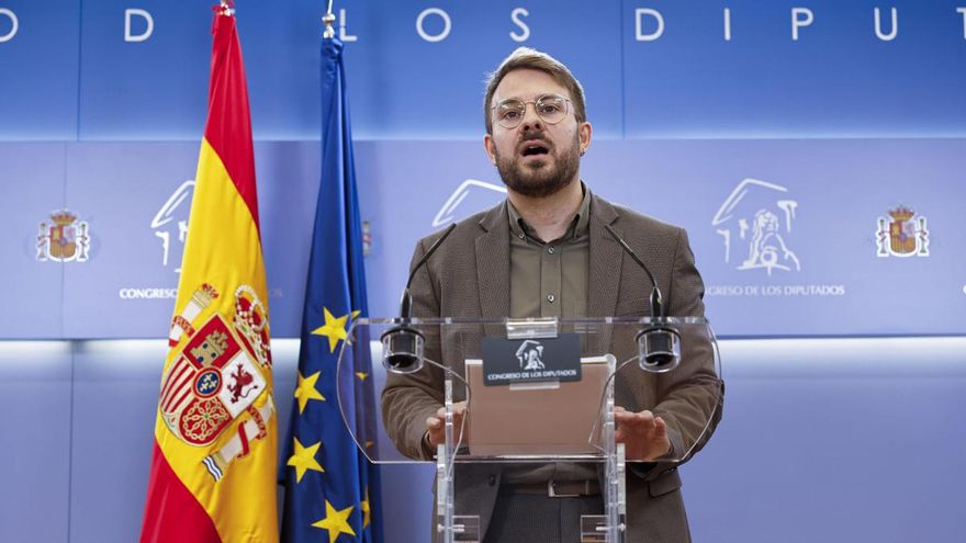 El diputado de Compromís Alberto Ibáñez, este martes durante la rueda de prensa antes de la reunión de la Junta de Portavoces del Congreso de los Diputados.