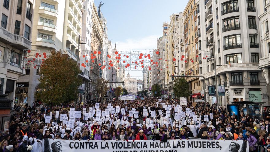 Ayuso reduce en dos años de 55 a 39 las plazas en pisos para víctimas de violencia machista