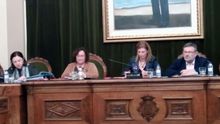La vicealcaldesa, Ali Brancal, segunda por la izquierda en el pleno.