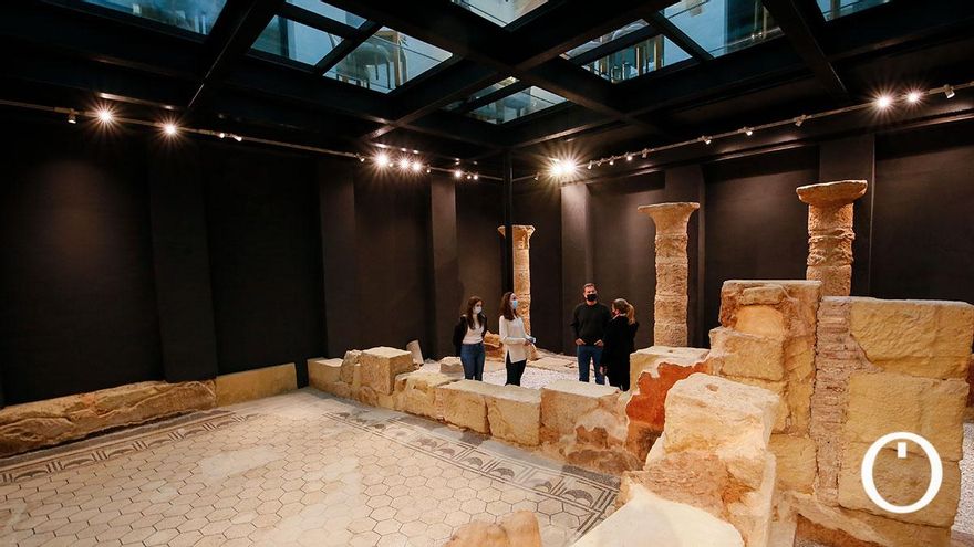 Restos de una casa romana bajo el salón de desayunos del Hotel Hospes del Bailío