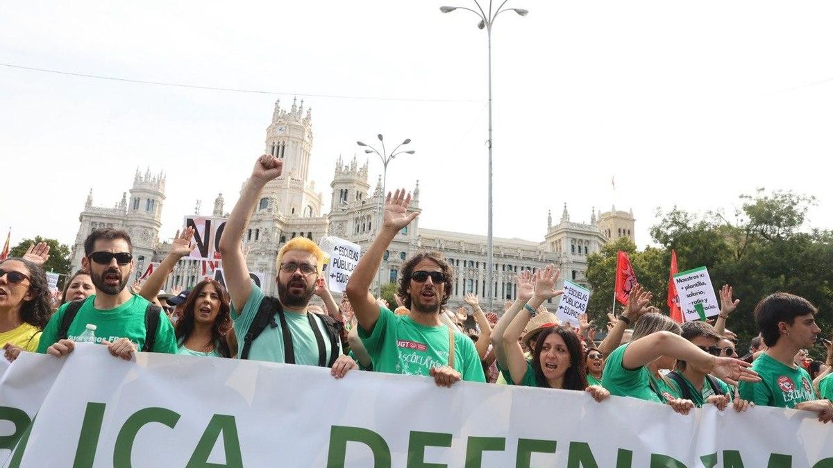 Las imágenes de la manifestación por la educación pública que acabará en la acampada de Sol
