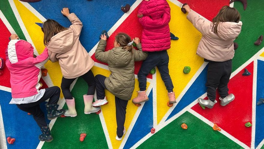Un mes sin calefacción en el colegio de Chamberí que teme al frío: "Nos dicen que llevemos a nuestros hijos abrigados"