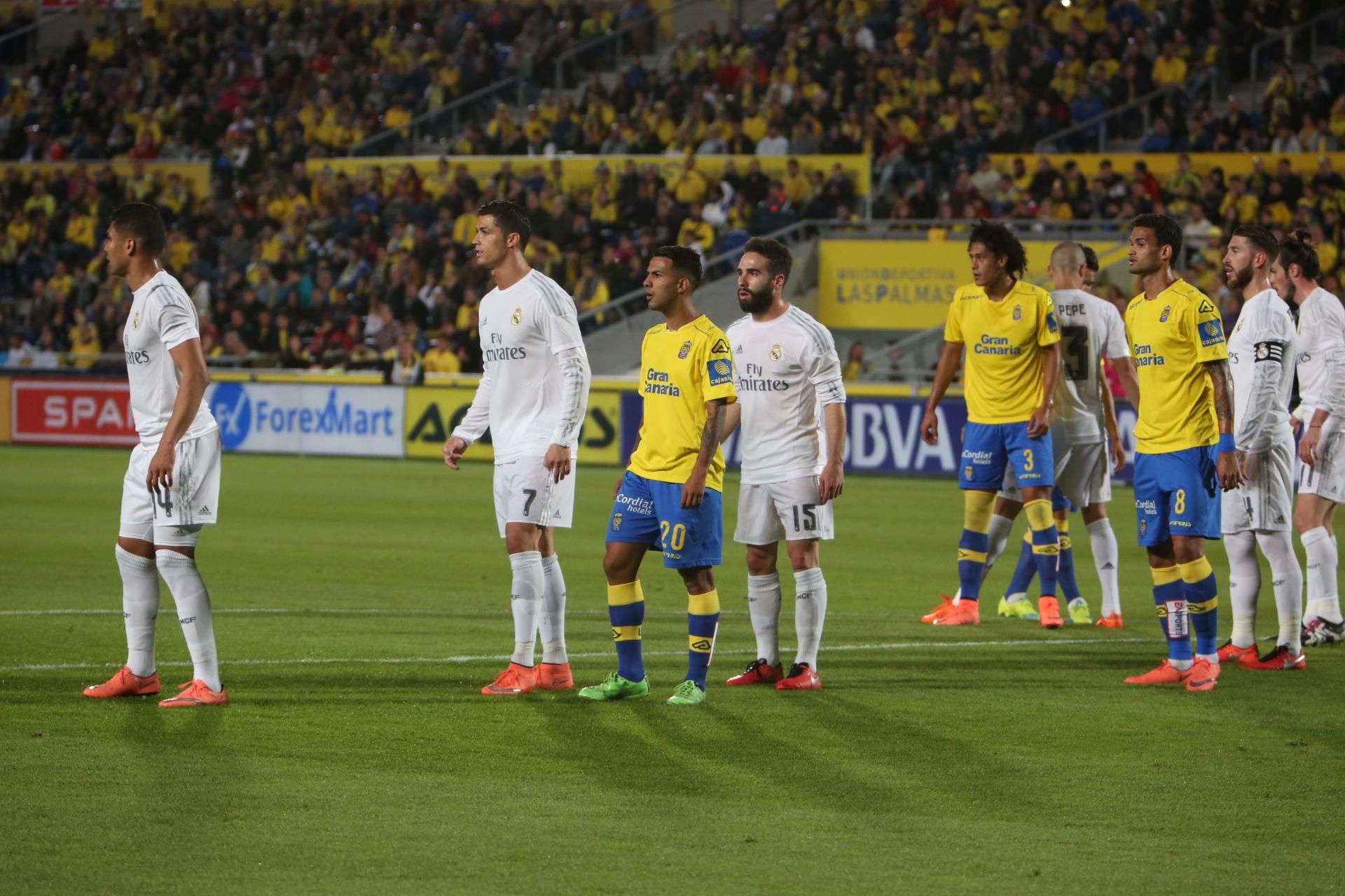 Imágenes del partido entre la UD Las Palmas y el Real Madrid en el Estadio de Gran Canaria. (Alejandro Ramos).