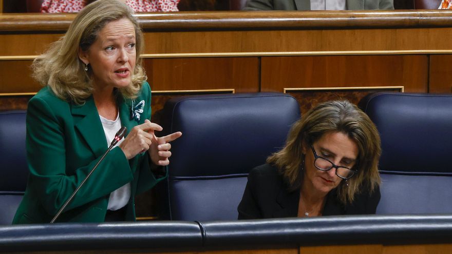 Nadia Calviño responde a la oposición en la sesión de control.