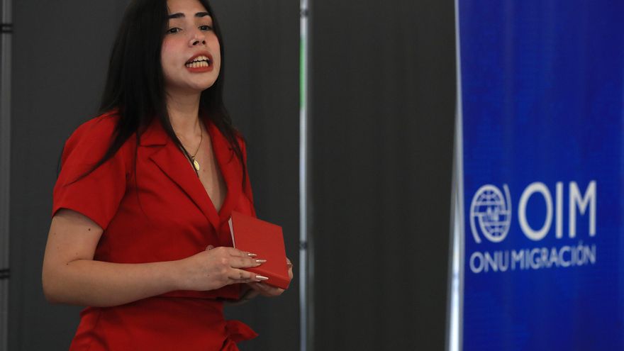 Poetas de 16 países sacuden almas de migrantes en norte de México durante la 'Copa Slam'