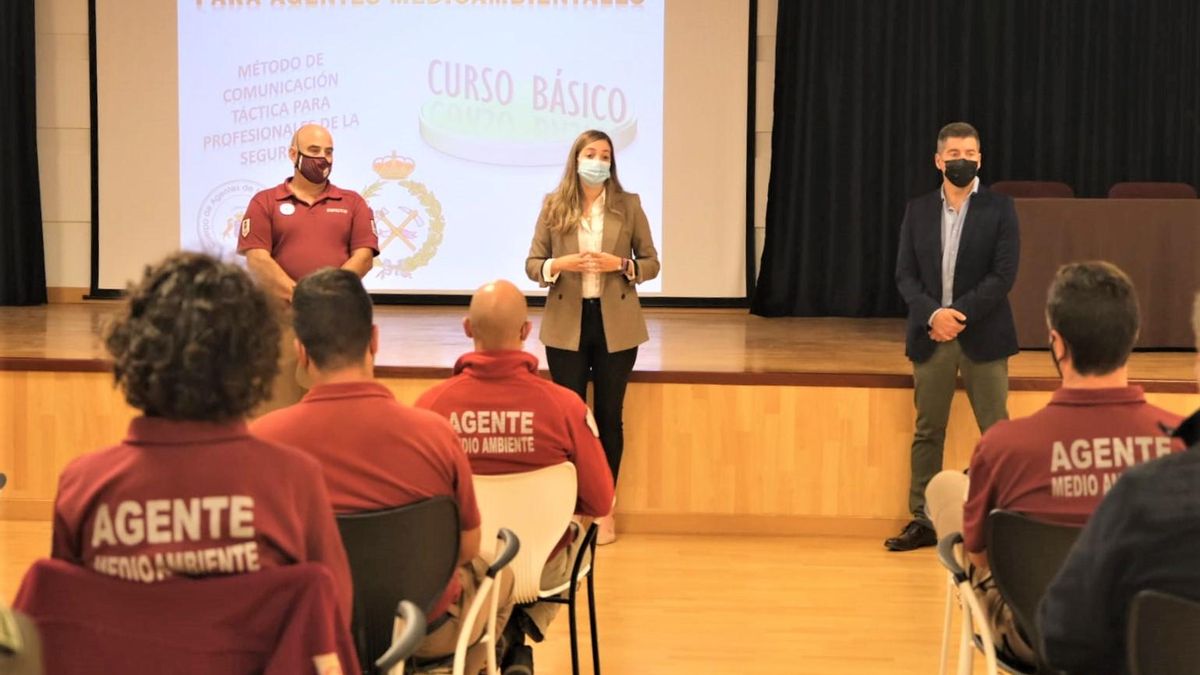 Presentación del curso para ayudar a los agentes medioambientales de nuevas técnicas de comunicación profesional.