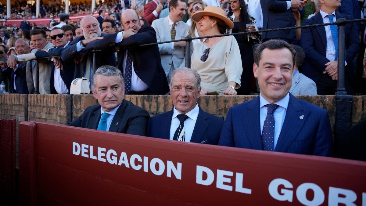 Juan Manuel Moreno y Antonio Sanz, en la Maestranza el Domingo de Resurrección.
